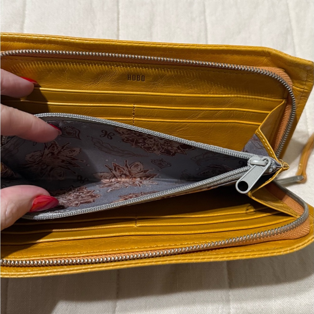 Mustard Yellow Leather Wallet HOBO - Picture 4 of 4